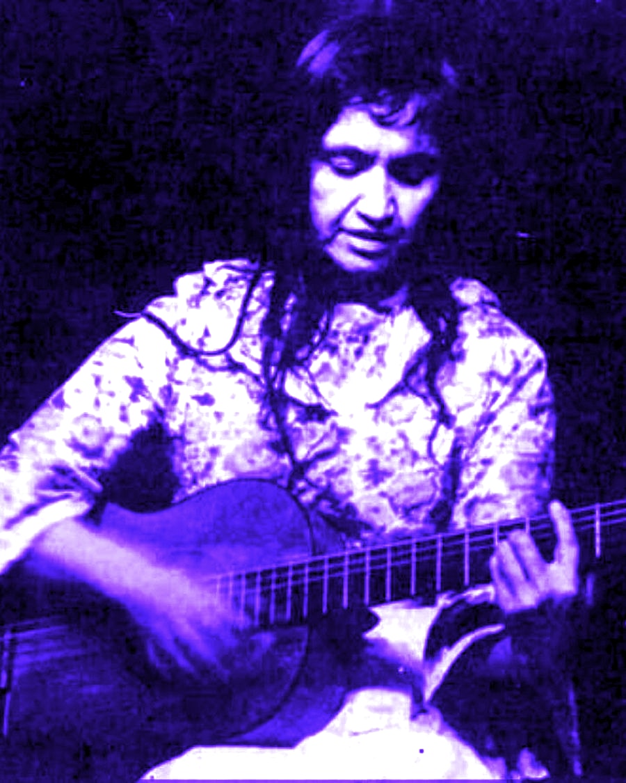 Violeta Parra performing with her guitar